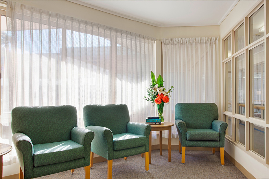 Three chairs and a vase on a table in a room.